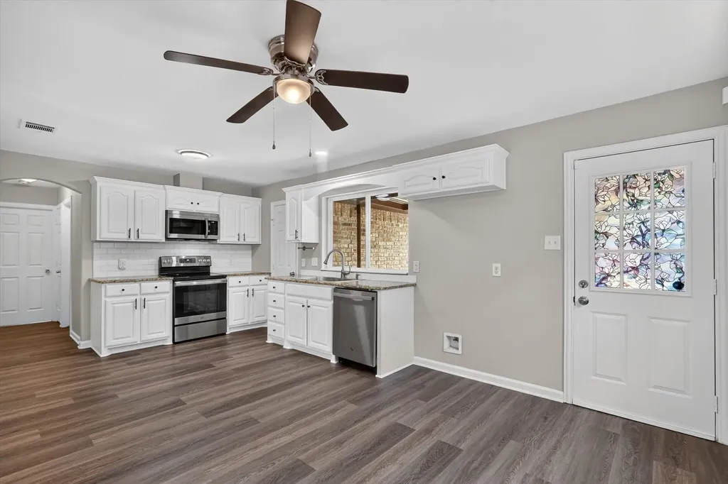 624 Hallvale Drive White Settlement TX 76108