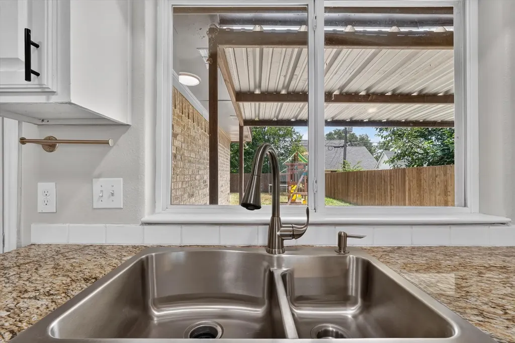 624 Hallvale Drive White Settlement TX 76108