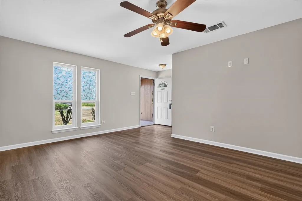 624 Hallvale Drive White Settlement TX 76108