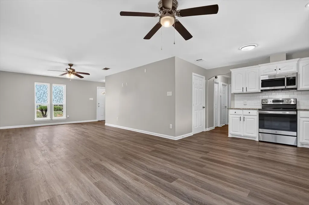624 Hallvale Drive White Settlement TX 76108
