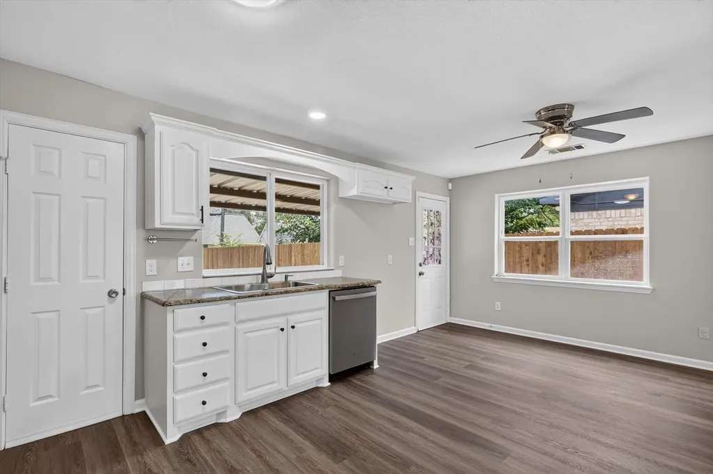 624 Hallvale Drive White Settlement TX 76108