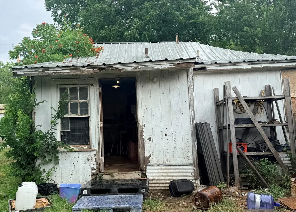 311 SW 3rd Street Mineral Wells TX 76067