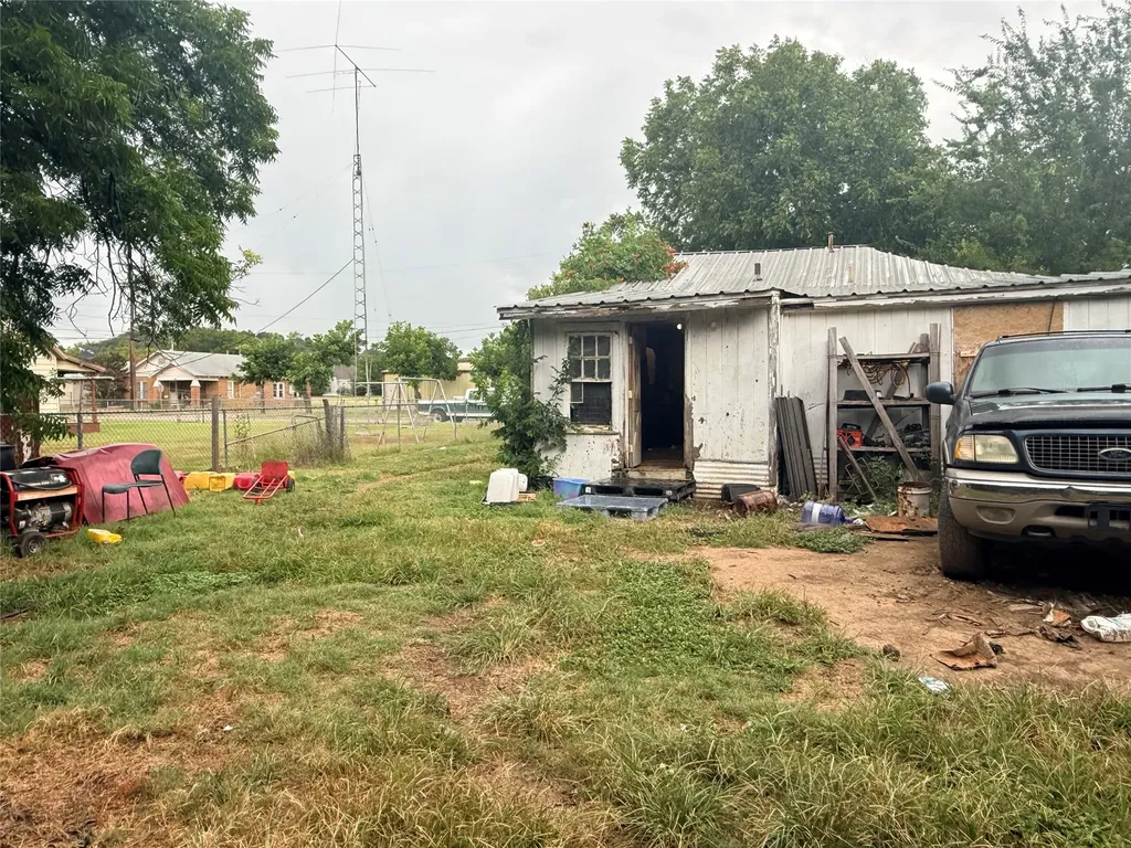 311 SW 3rd Street Mineral Wells TX 76067