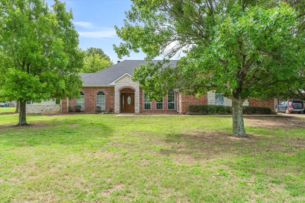169 Vz County Road 1503 Van TX 75790