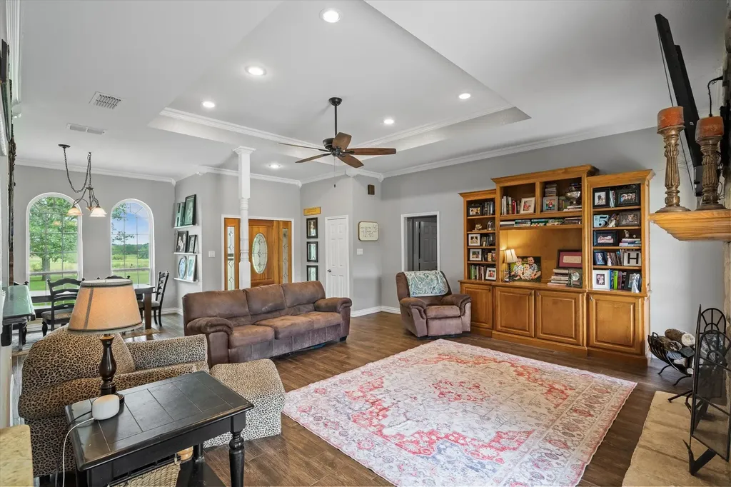 169 Vz County Road 1503 Van TX 75790