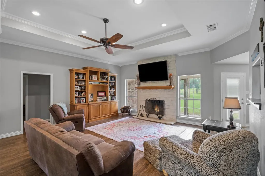 169 Vz County Road 1503 Van TX 75790