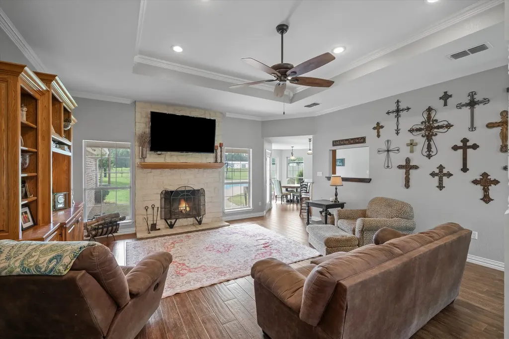169 Vz County Road 1503 Van TX 75790