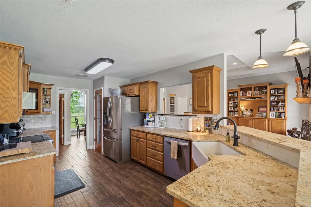 169 Vz County Road 1503 Van TX 75790