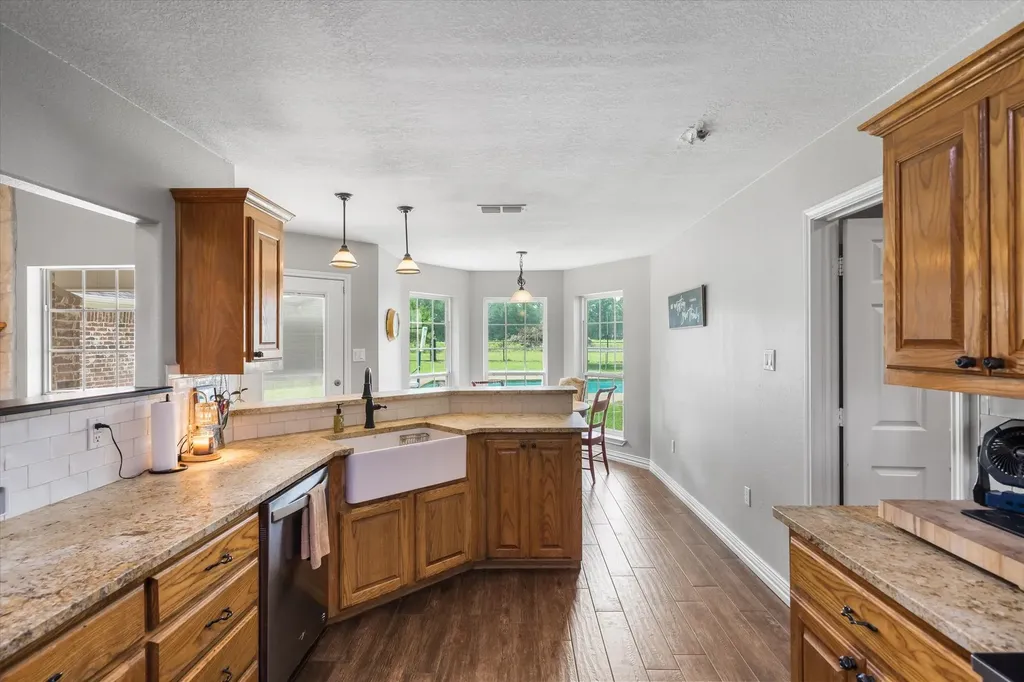 169 Vz County Road 1503 Van TX 75790