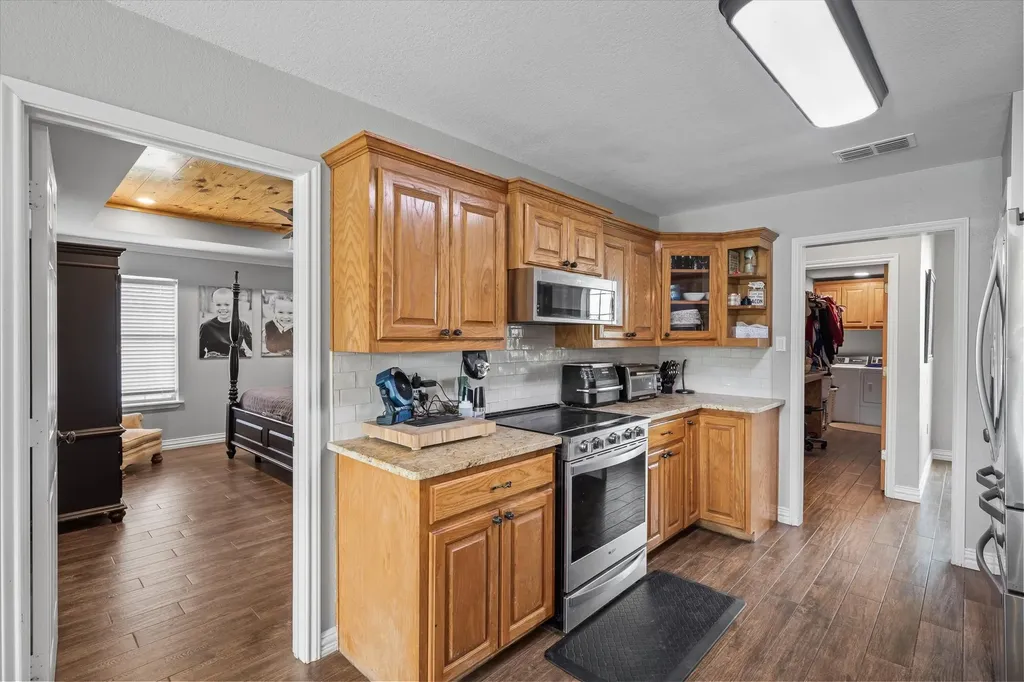 169 Vz County Road 1503 Van TX 75790