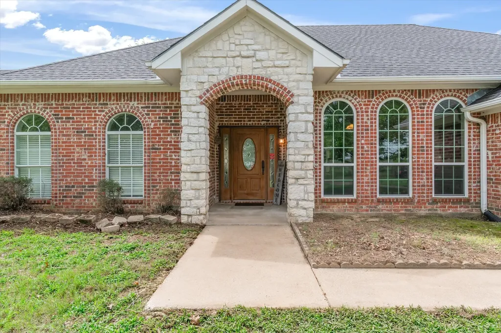 169 Vz County Road 1503 Van TX 75790