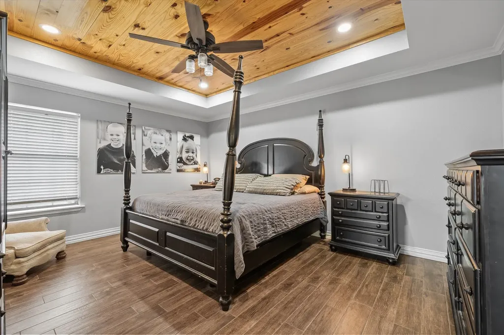 169 Vz County Road 1503 Van TX 75790