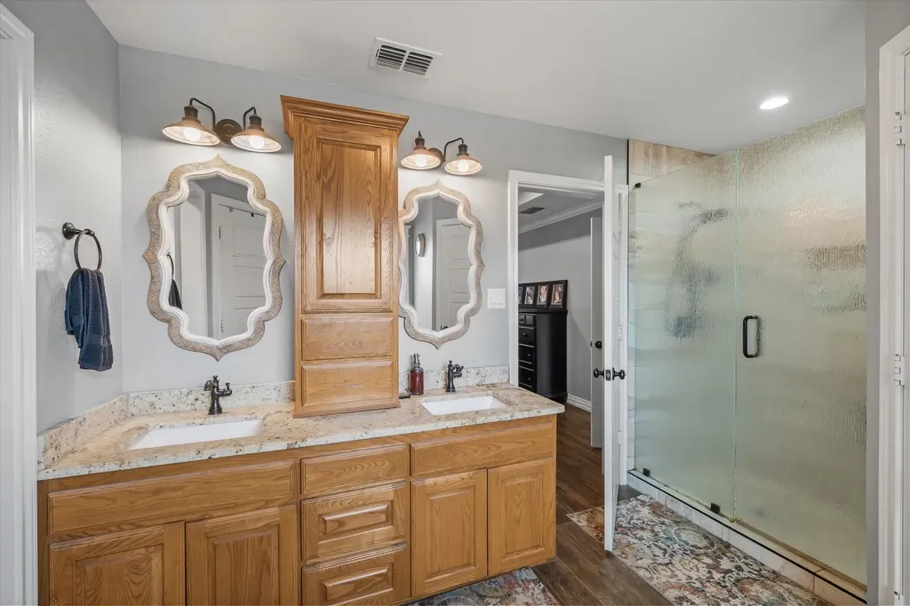 169 Vz County Road 1503 Van TX 75790