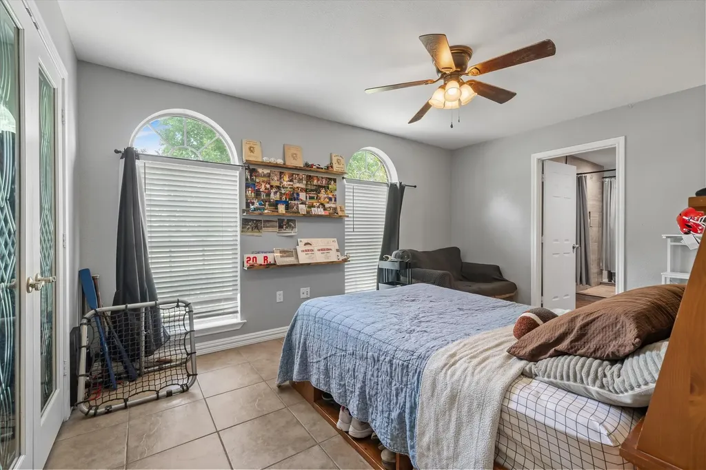 169 Vz County Road 1503 Van TX 75790