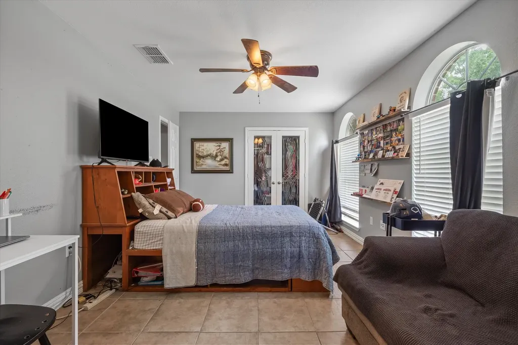 169 Vz County Road 1503 Van TX 75790