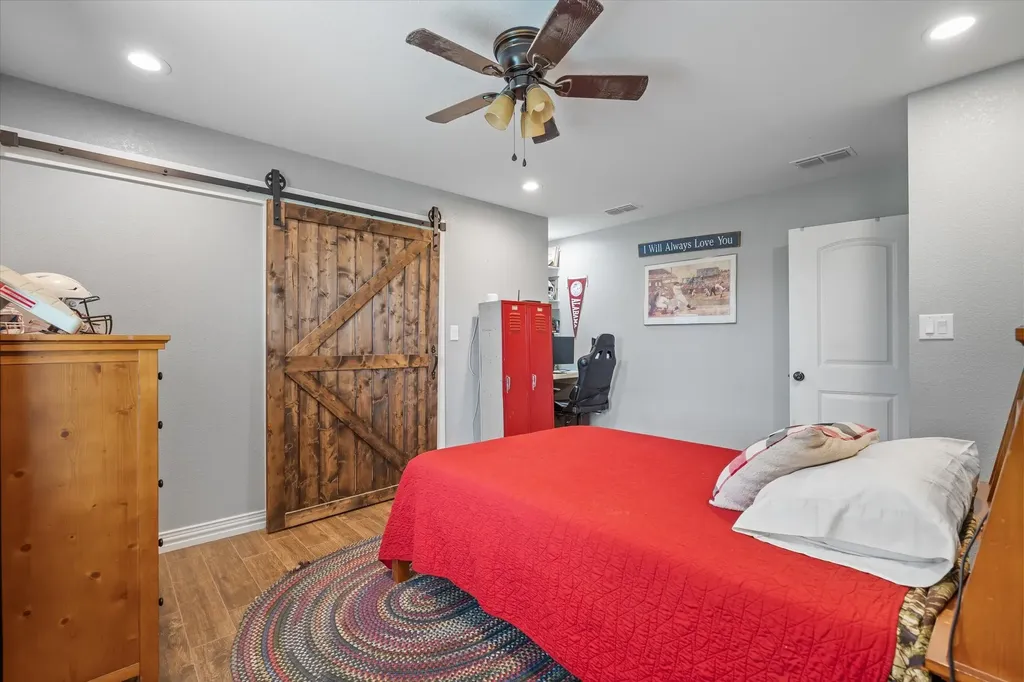 169 Vz County Road 1503 Van TX 75790