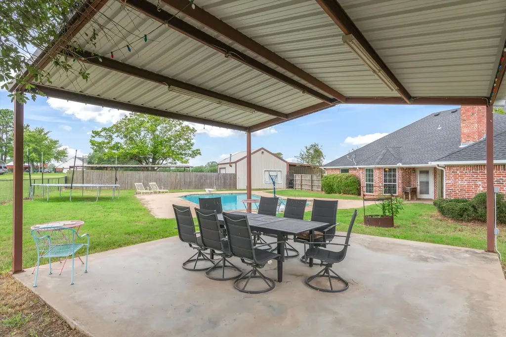 169 Vz County Road 1503 Van TX 75790