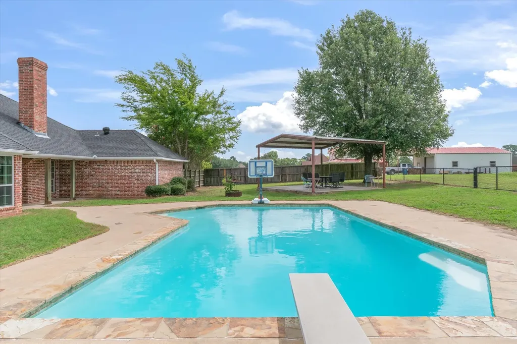 169 Vz County Road 1503 Van TX 75790