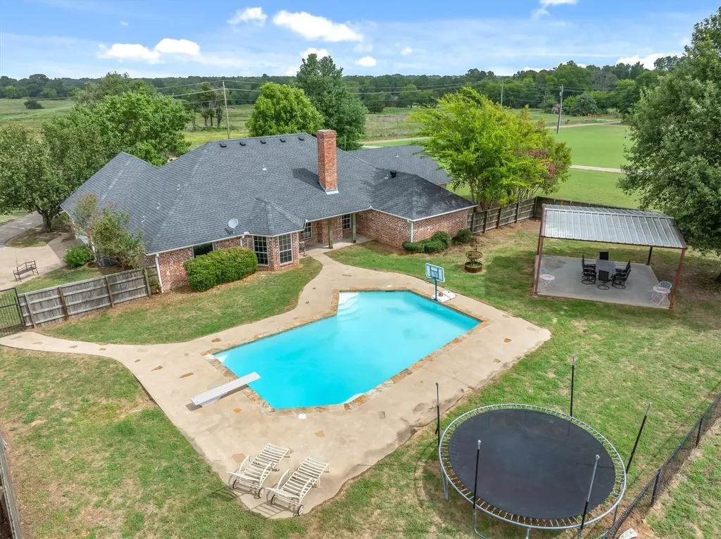 169 Vz County Road 1503 Van TX 75790
