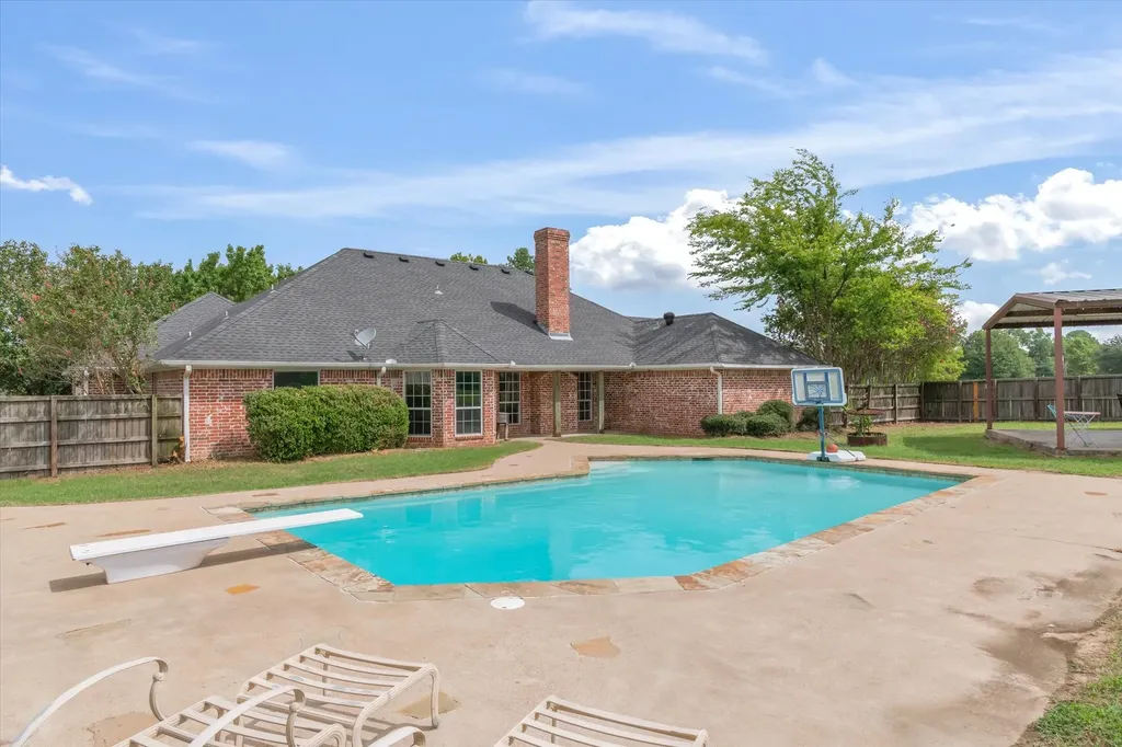 169 Vz County Road 1503 Van TX 75790