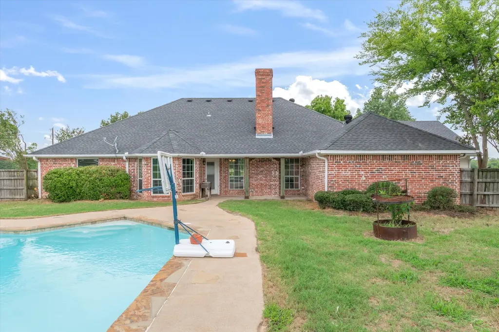 169 Vz County Road 1503 Van TX 75790