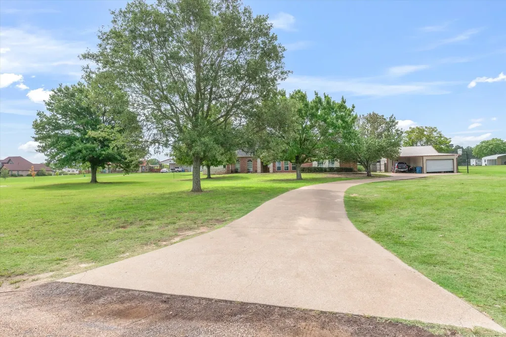169 Vz County Road 1503 Van TX 75790