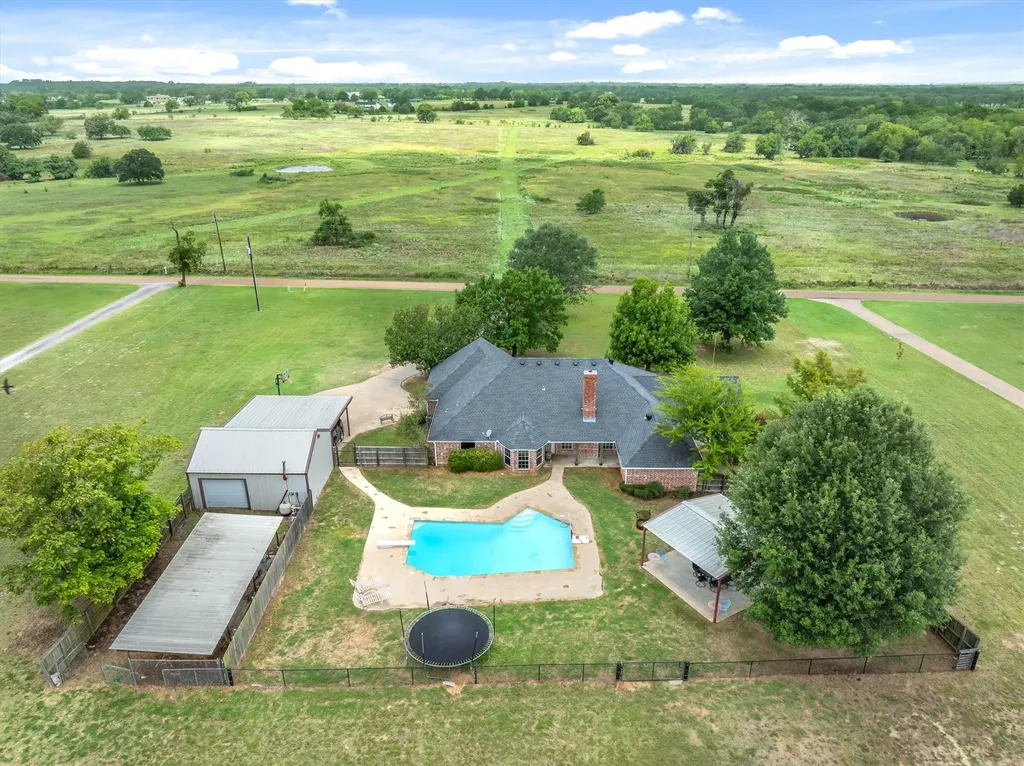 169 Vz County Road 1503 Van TX 75790