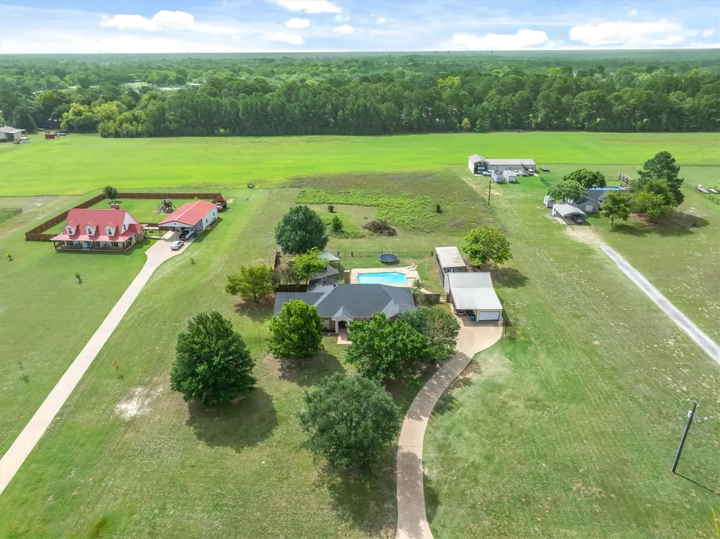 169 Vz County Road 1503 Van TX 75790