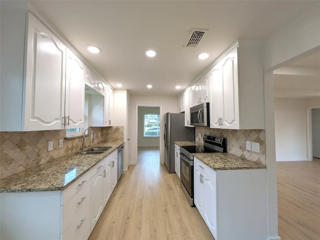 1400 Oakhill Drive Plano TX 75075