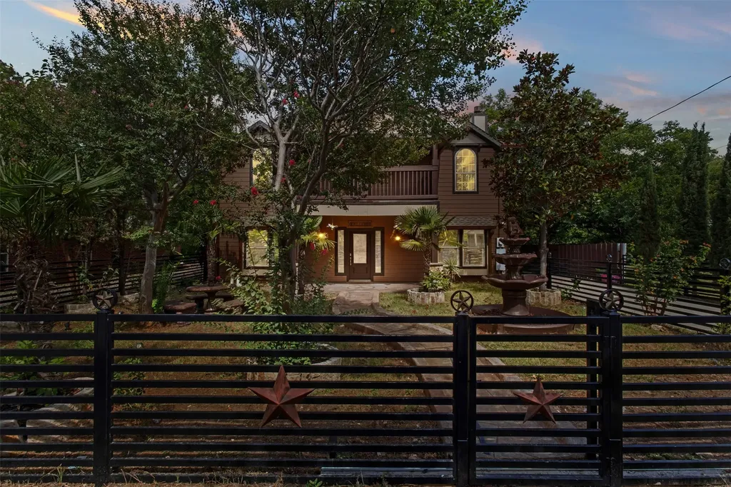 3030 Weisenberger Drive Dallas TX 75212