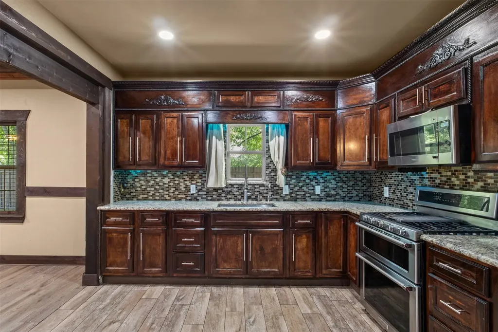 3030 Weisenberger Drive Dallas TX 75212