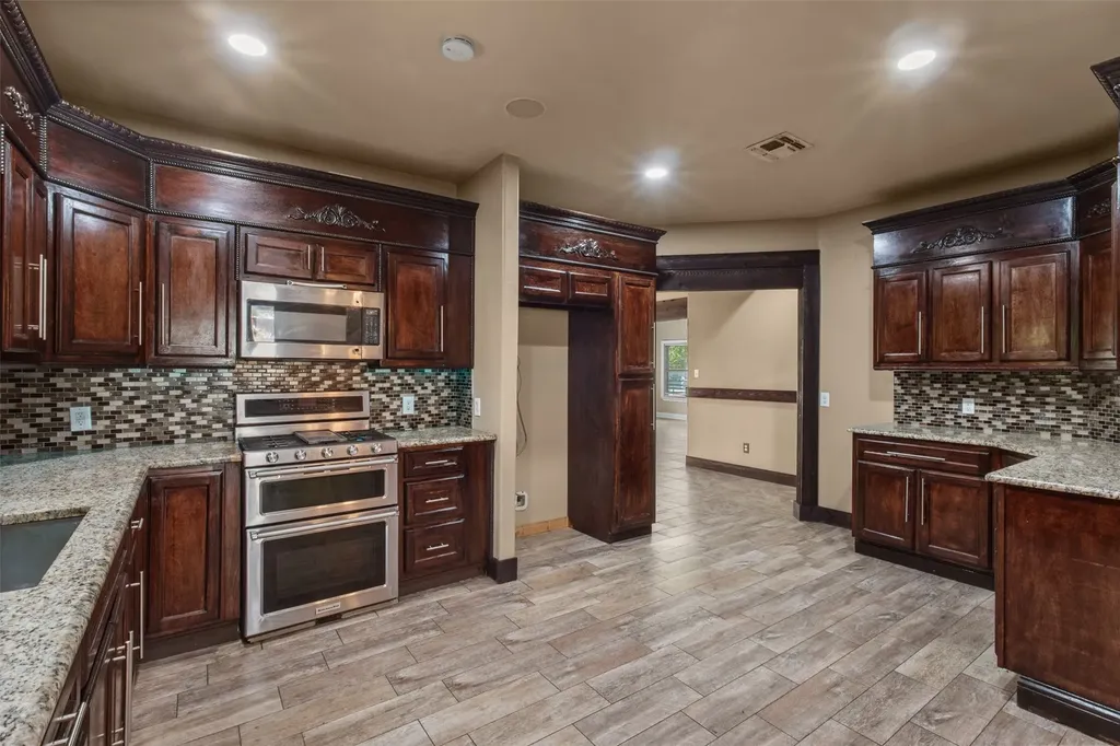 3030 Weisenberger Drive Dallas TX 75212