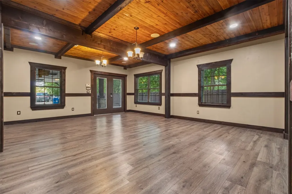 3030 Weisenberger Drive Dallas TX 75212