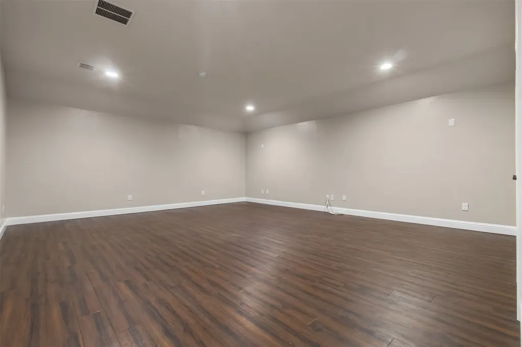 3030 Weisenberger Drive Dallas TX 75212