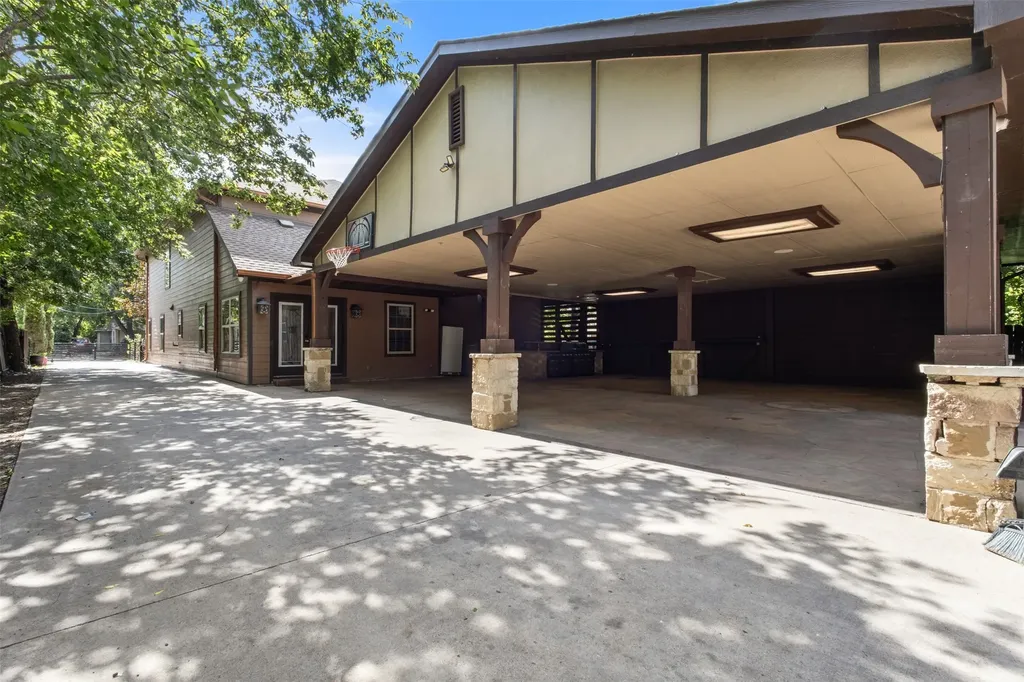 3030 Weisenberger Drive Dallas TX 75212