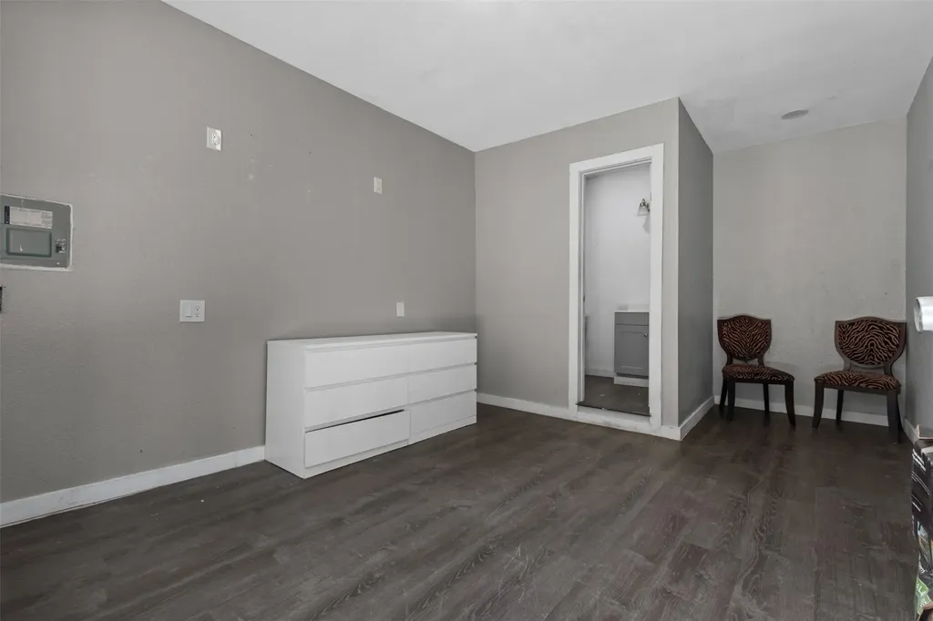 3030 Weisenberger Drive Dallas TX 75212