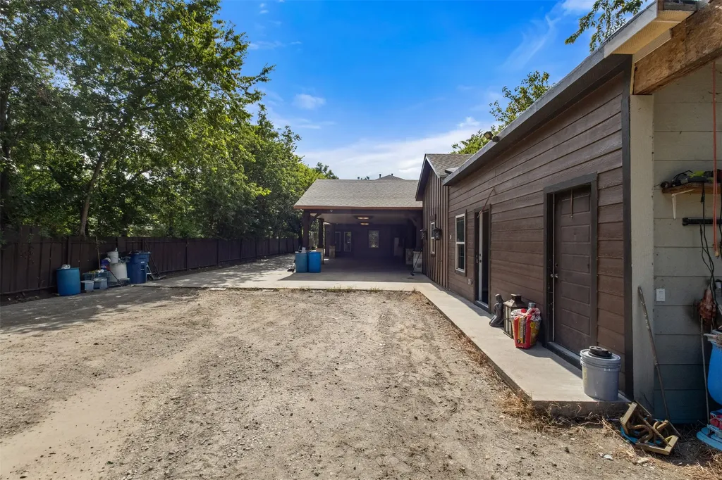3030 Weisenberger Drive Dallas TX 75212