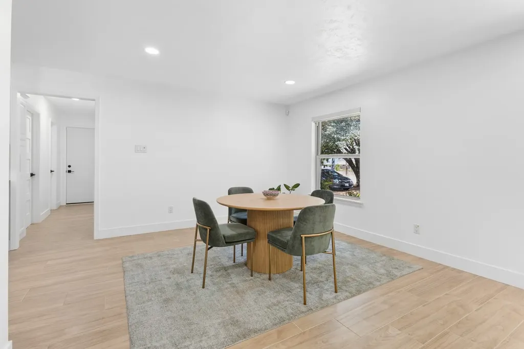 3908 Royal Lane Dallas TX 75229