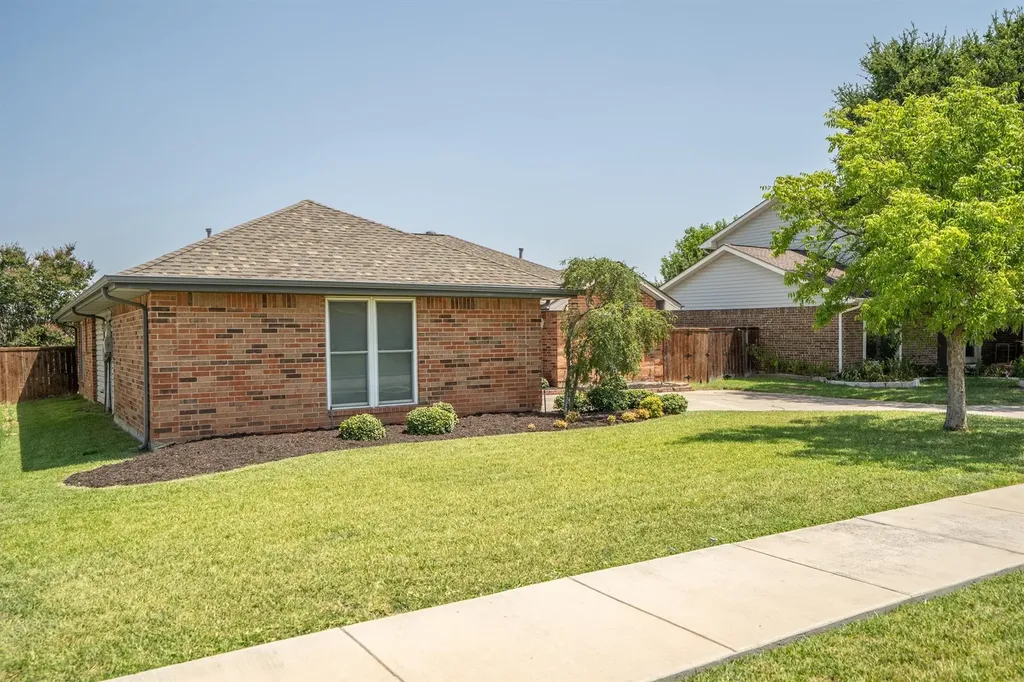 1719 Brighton Drive Carrollton TX 75007