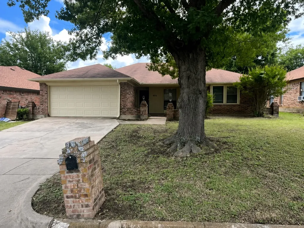 934 Robinwood Drive Arlington TX 76017