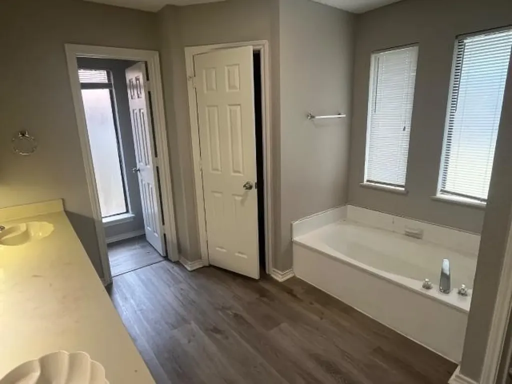 934 Robinwood Drive Arlington TX 76017