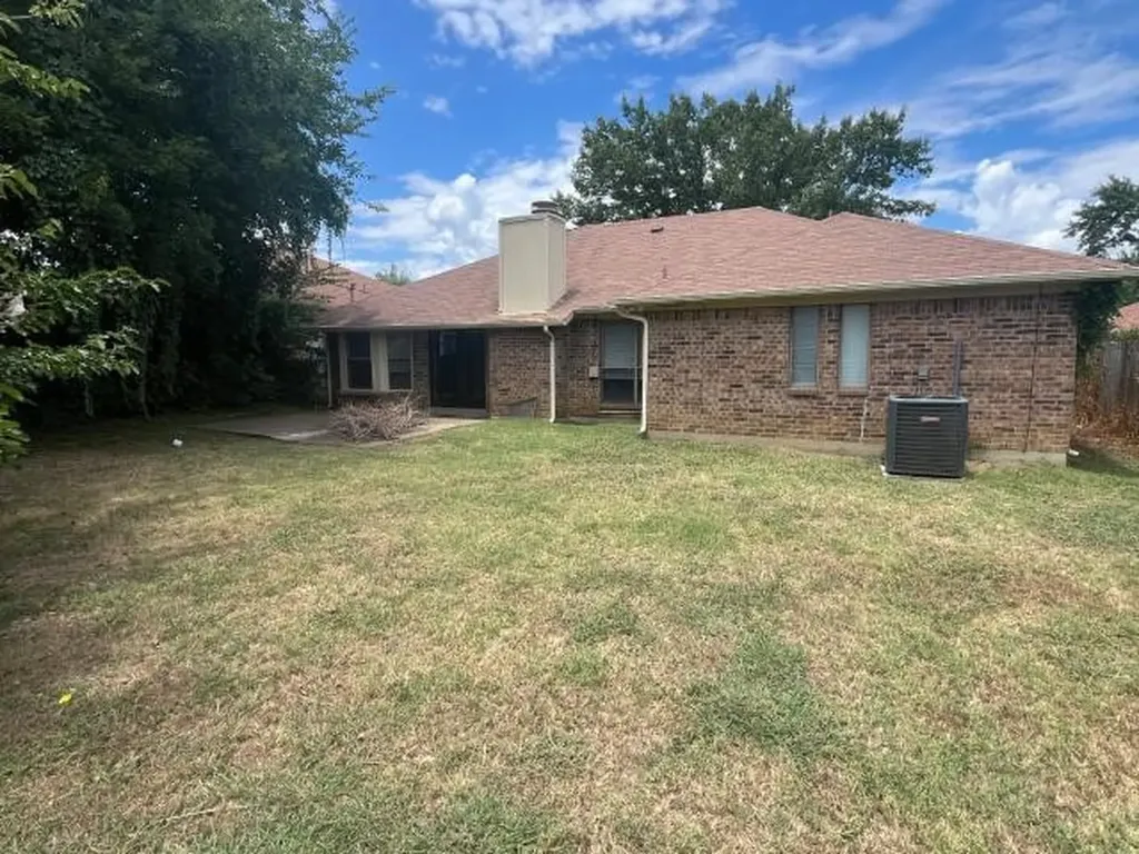 934 Robinwood Drive Arlington TX 76017