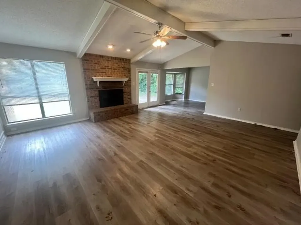 934 Robinwood Drive Arlington TX 76017