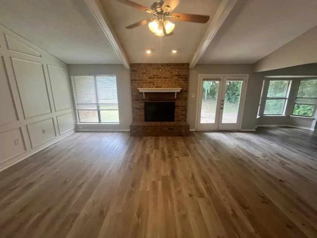 934 Robinwood Drive Arlington TX 76017