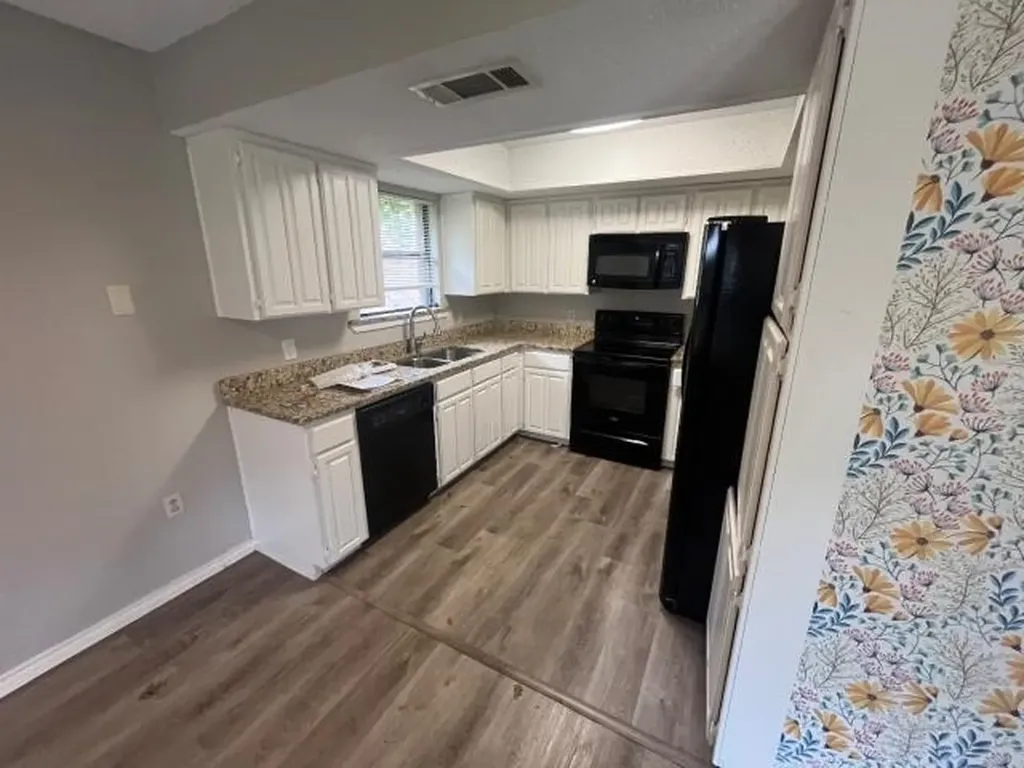 934 Robinwood Drive Arlington TX 76017