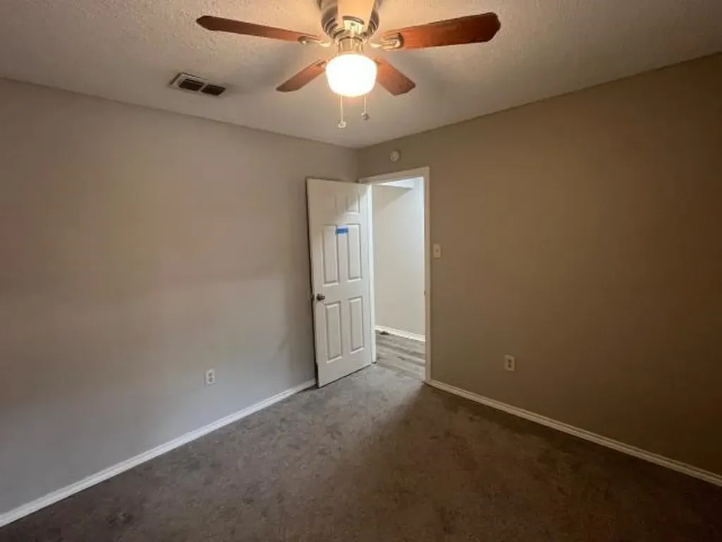 934 Robinwood Drive Arlington TX 76017
