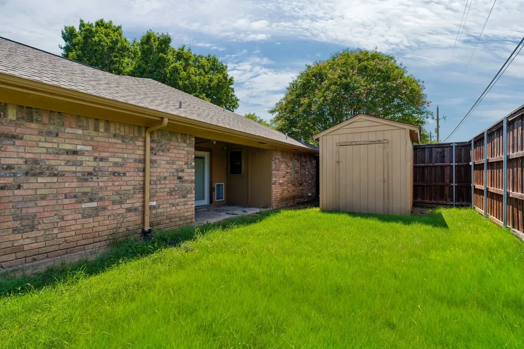 2416 Peachtree Lane Plano TX 75074