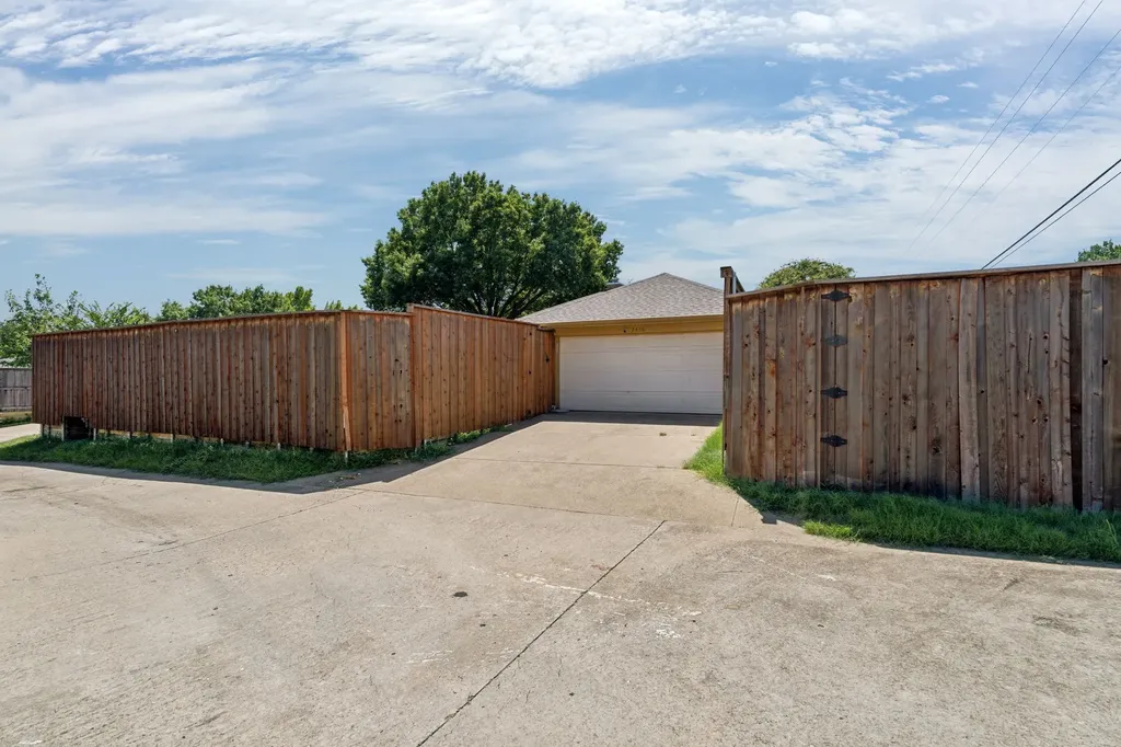 2416 Peachtree Lane Plano TX 75074