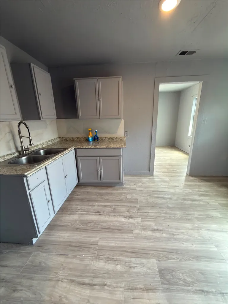 4805 Collins Avenue Dallas TX 75210