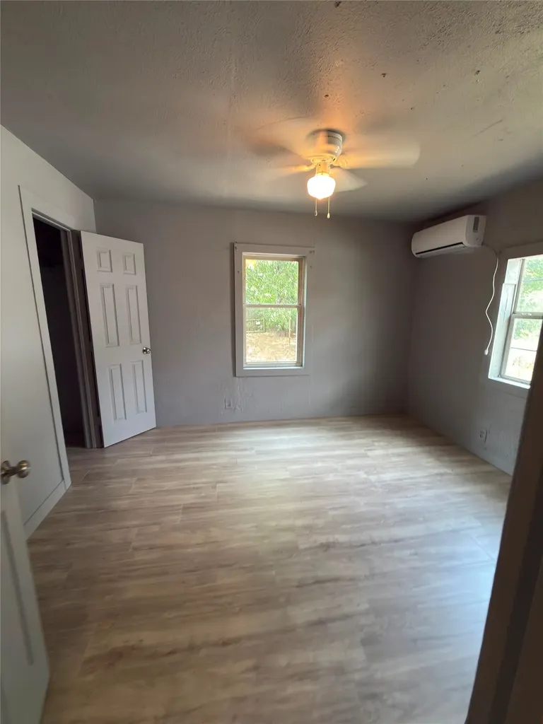 4805 Collins Avenue Dallas TX 75210